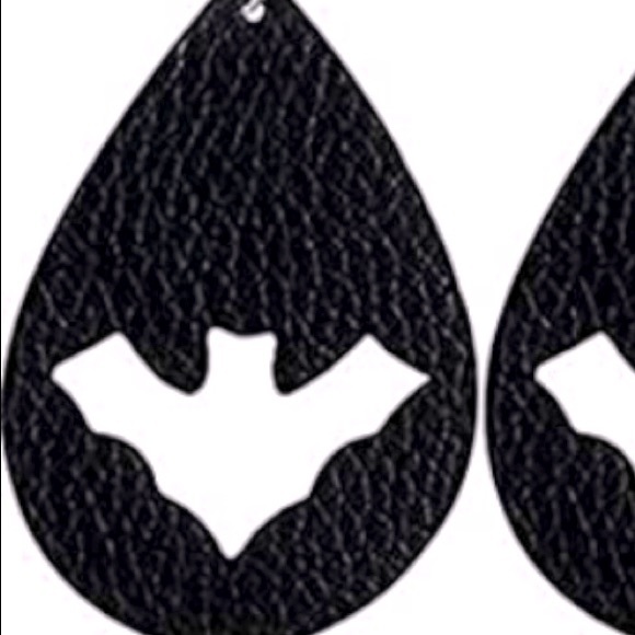 ‼️2/$10 or 3/$12‼️ Black Bat Faux Leather Teardrop Shaped Halloween Earrings - Picture 2 of 5